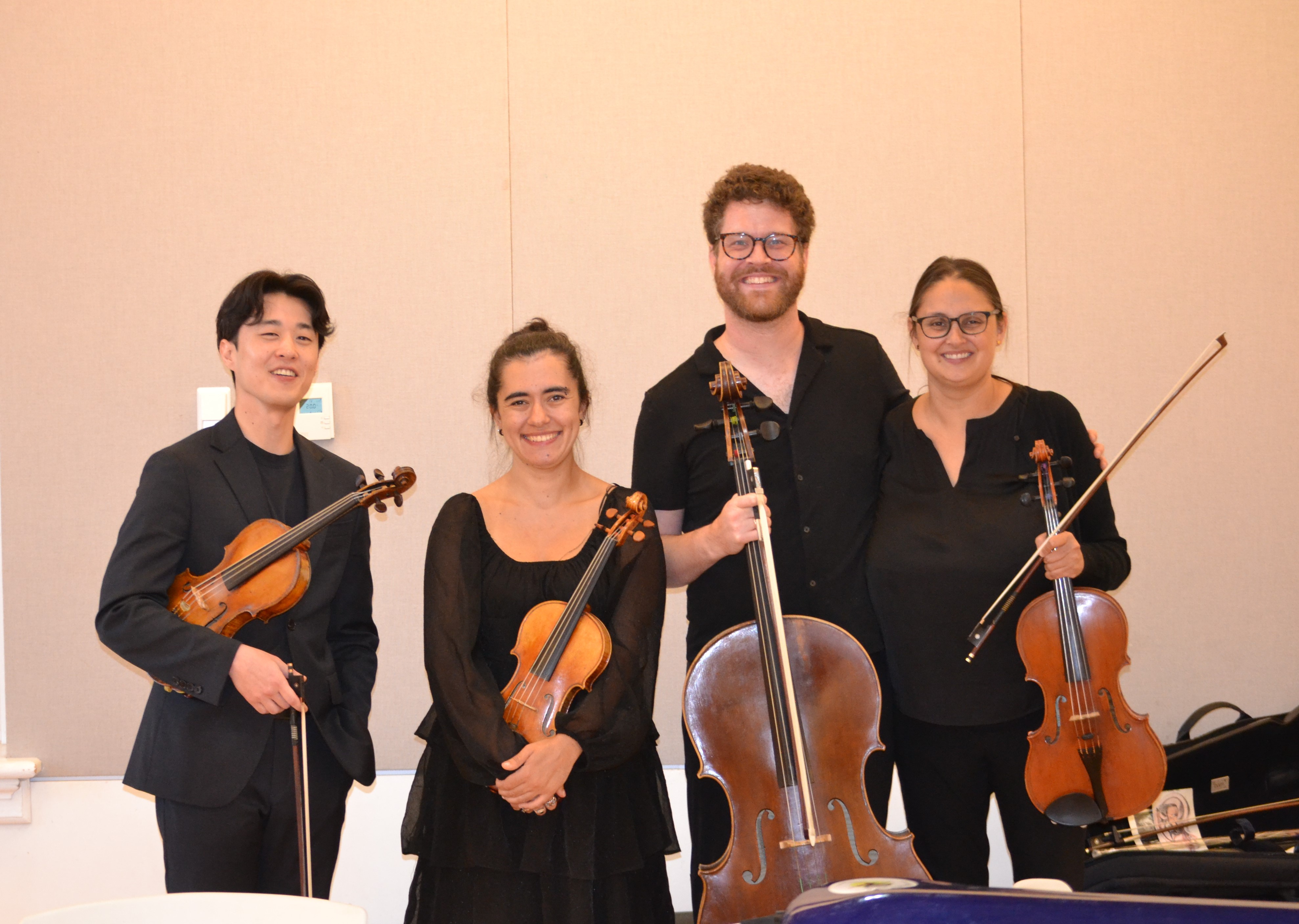 VIVALDI - 4; LISTESSO - 4,  No O.T. @ The Exchange